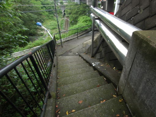 階　　段